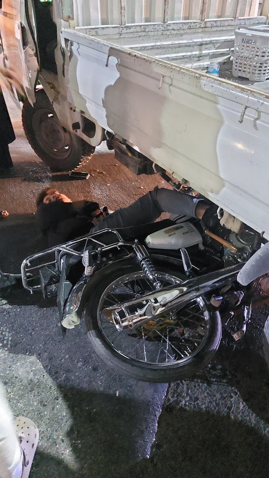 Doktor ve ambulans sürücüsü yardıma koştu