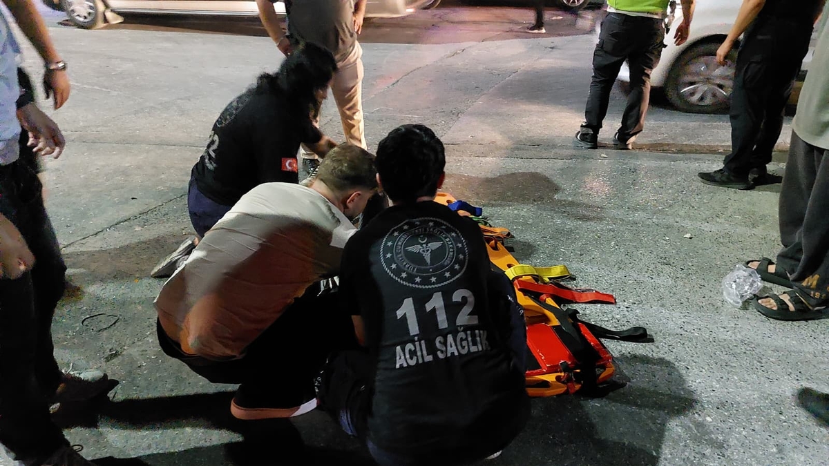 Doktor ve ambulans sürücüsü yardıma koştu