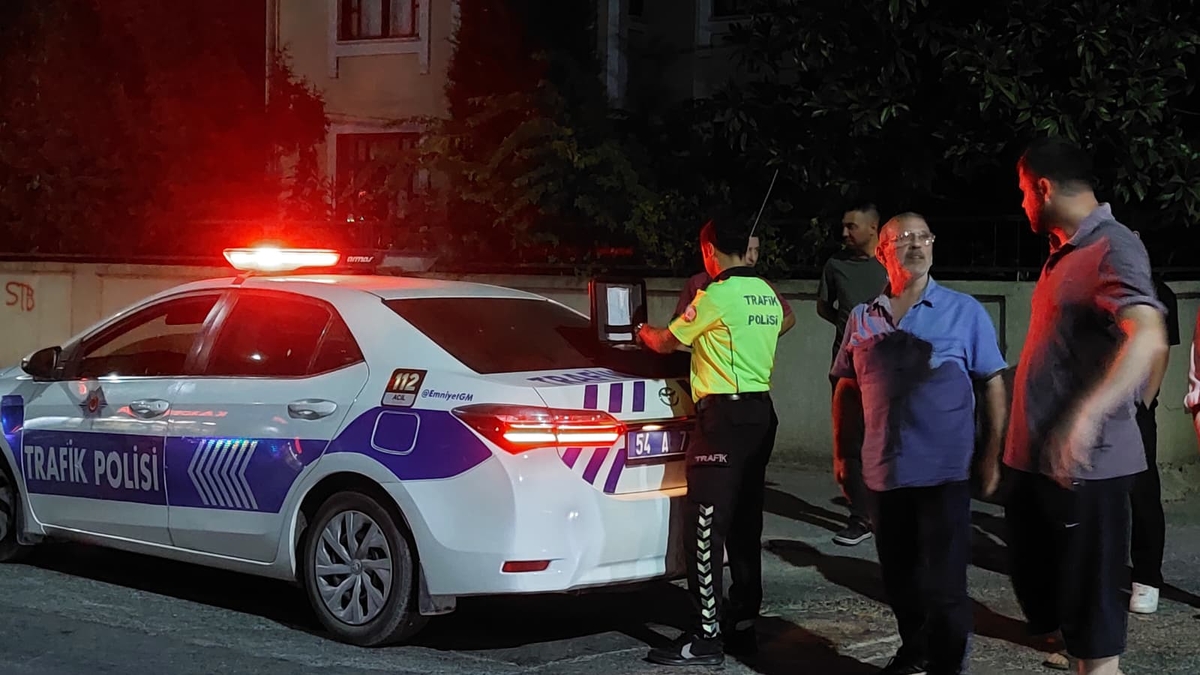 Doktor ve ambulans sürücüsü yardıma koştu