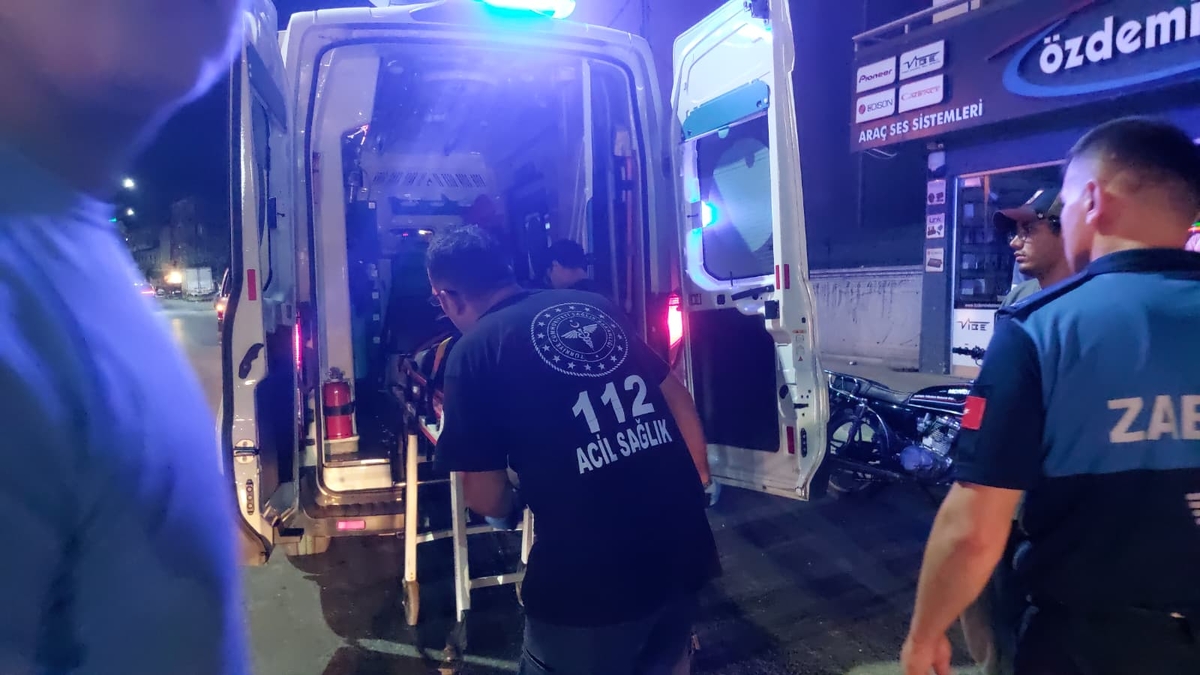 Doktor ve ambulans sürücüsü yardıma koştu