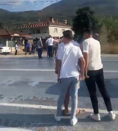 Dokurcun'da süt tankeri devrildi: 3 yaralı