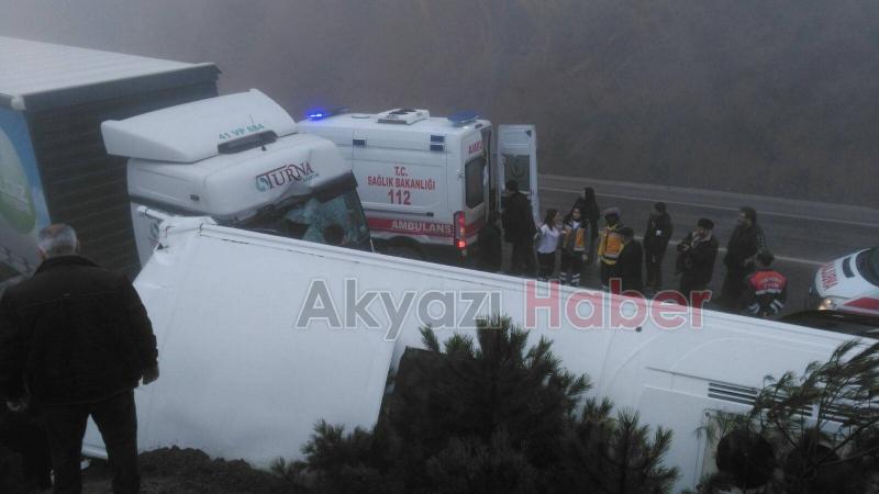 Dokurcun'da Tır ile Minibüs Çarpıştı