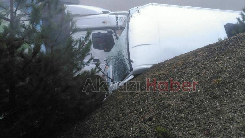 Dokurcun'da Tır ile Minibüs Çarpıştı