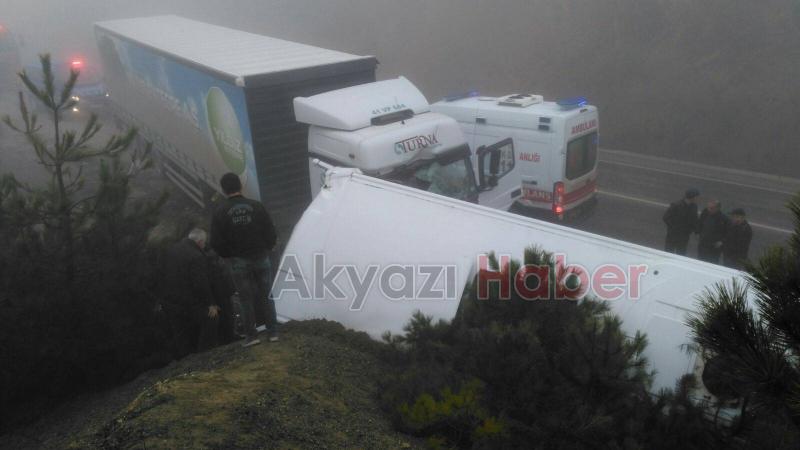 Dokurcun'da Tır ile Minibüs Çarpıştı