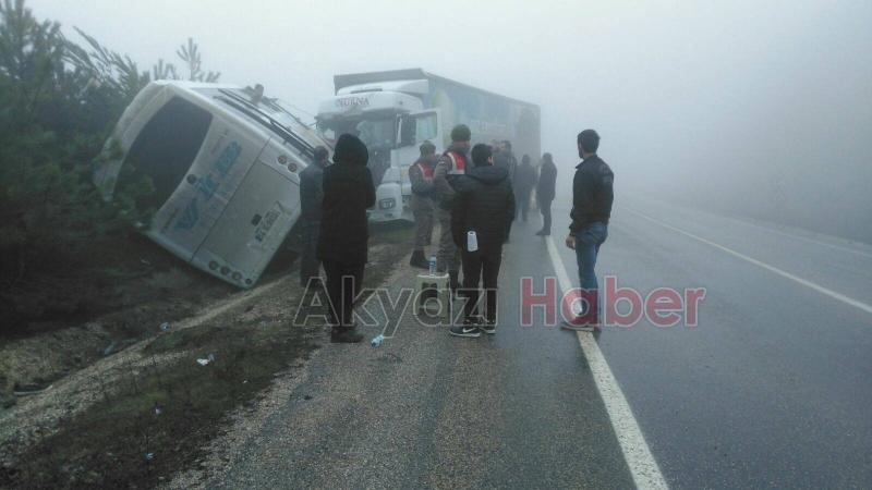 Dokurcun'da Tır ile Minibüs Çarpıştı