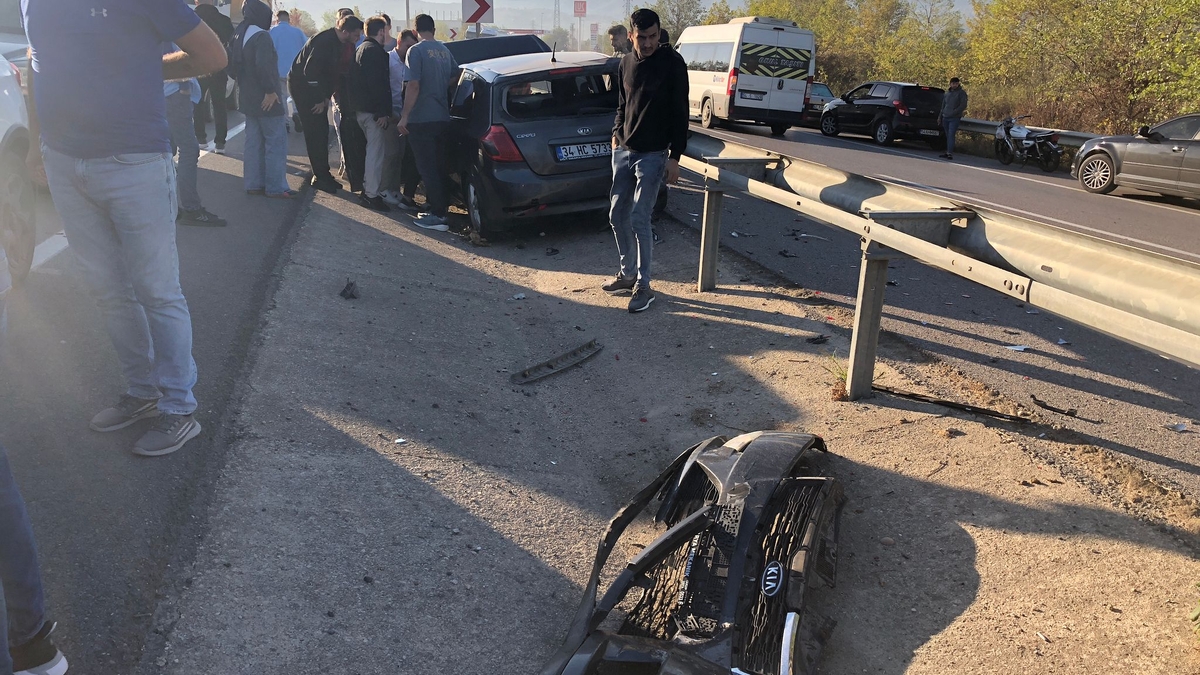 Dokurcun yolunda kaza; Yaralılar var