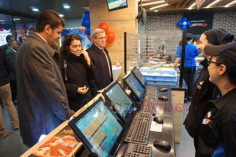  Domino's Pizza Akyazı Şubesi Törenle Açıldı