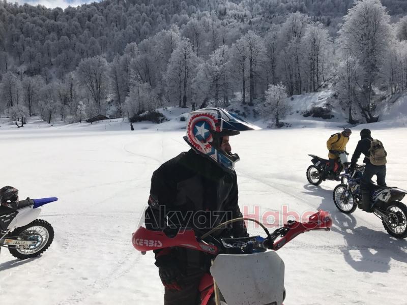 Donan Gölde Kros Yaptılar 