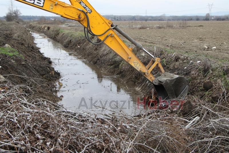 DRENAJ KANALLARI TEMİZLENİYOR