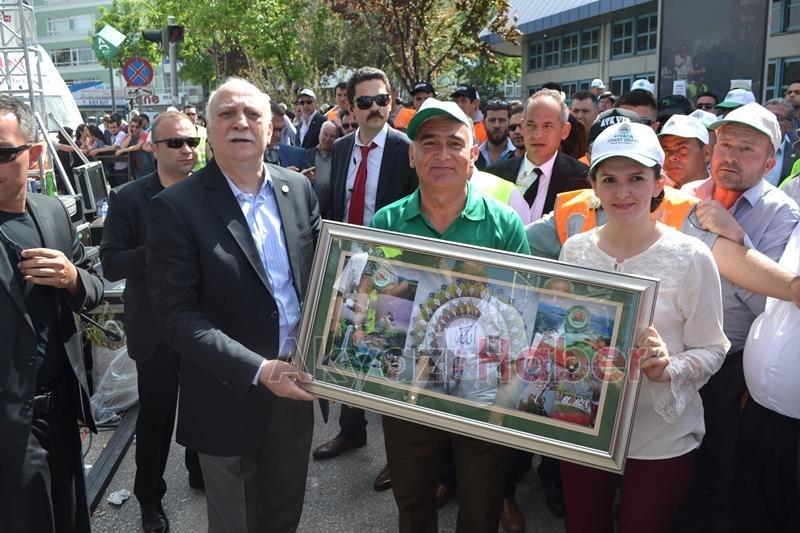 DÜNYA ÇİFTÇİLER GÜNÜ ANKARA DA COŞKUYLA KUTLANDI