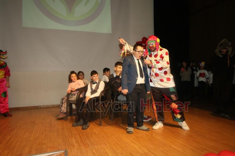 DÜNYA ENGELLİLER GÜNÜ AKYAZIDA KUTLANDI