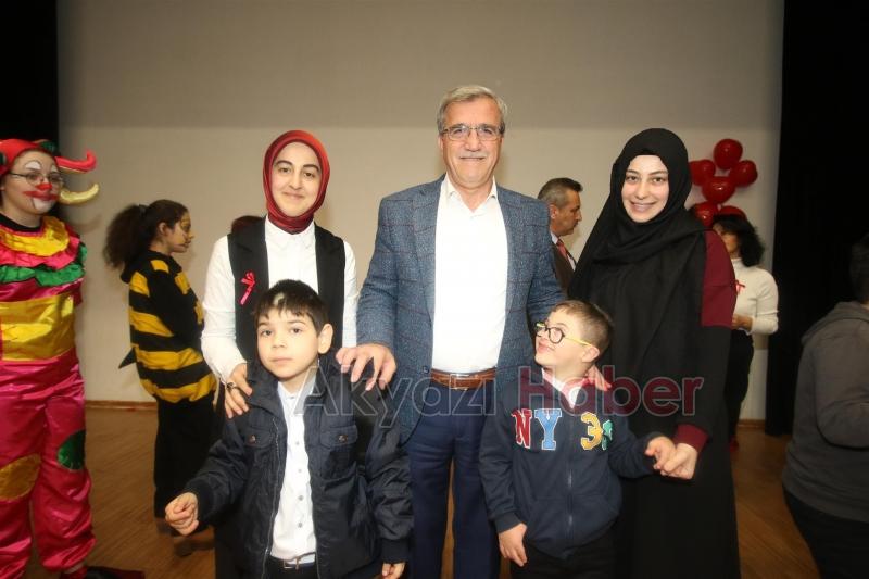 DÜNYA ENGELLİLER GÜNÜ AKYAZIDA KUTLANDI