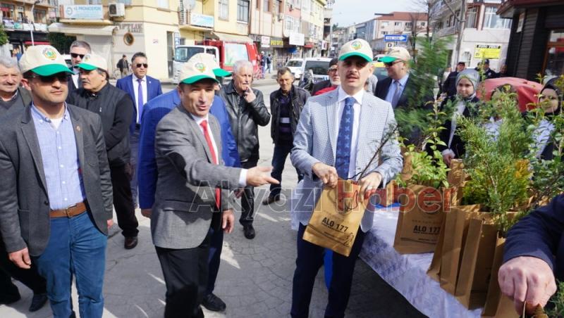 Dünya Ormancılık Gününde Akyazı da 3 Bin Fidan Dağıtıldı