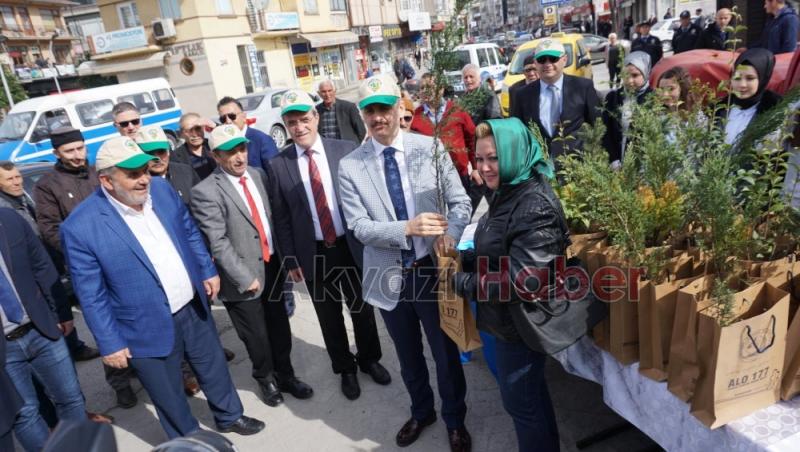 Dünya Ormancılık Gününde Akyazı da 3 Bin Fidan Dağıtıldı