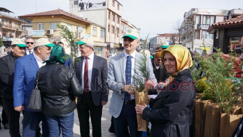 Dünya Ormancılık Gününde Akyazı da 3 Bin Fidan Dağıtıldı