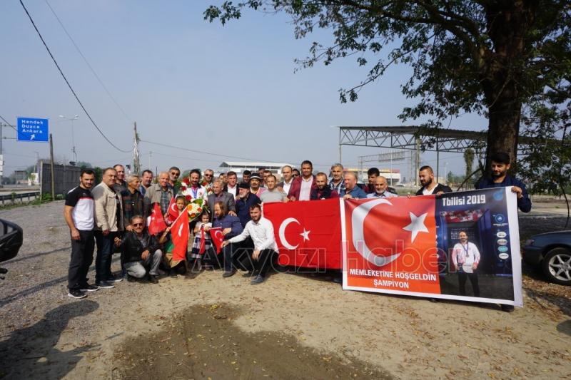 Dünya Şampiyonuna memleketinde Coşkulu karşılama