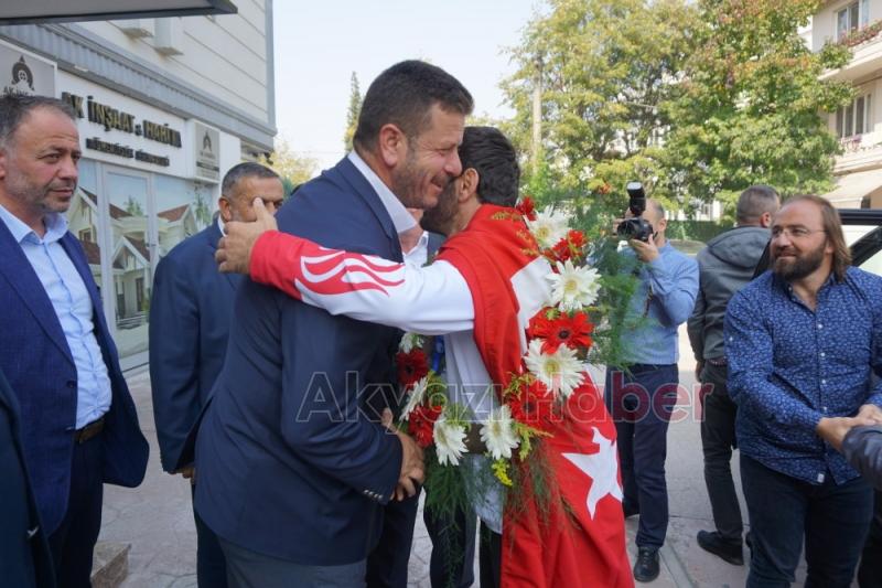 Dünya Şampiyonuna memleketinde Coşkulu karşılama