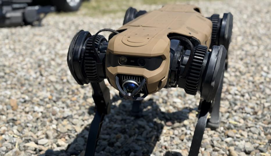 Dünyadan talep yağıyor; Türkiye'nin ilk silahlı robotu görücüye çıktı