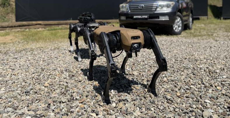 Dünyadan talep yağıyor; Türkiye'nin ilk silahlı robotu görücüye çıktı