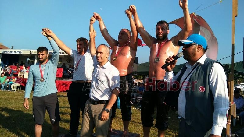 Düzce Cumayeri Güreşlerinde Birincilik Kazandı