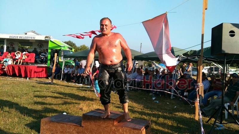 Düzce Cumayeri Güreşlerinde Birincilik Kazandı