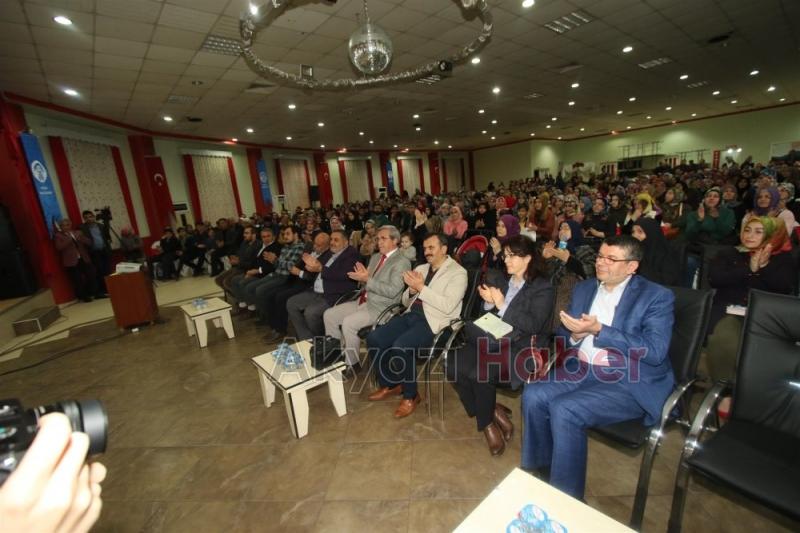 EĞİTİMCİ YAZAR ALİŞAN KAPAKLIKAYA AKYAZI’DA GÖNÜLLERE TAHT KURDU