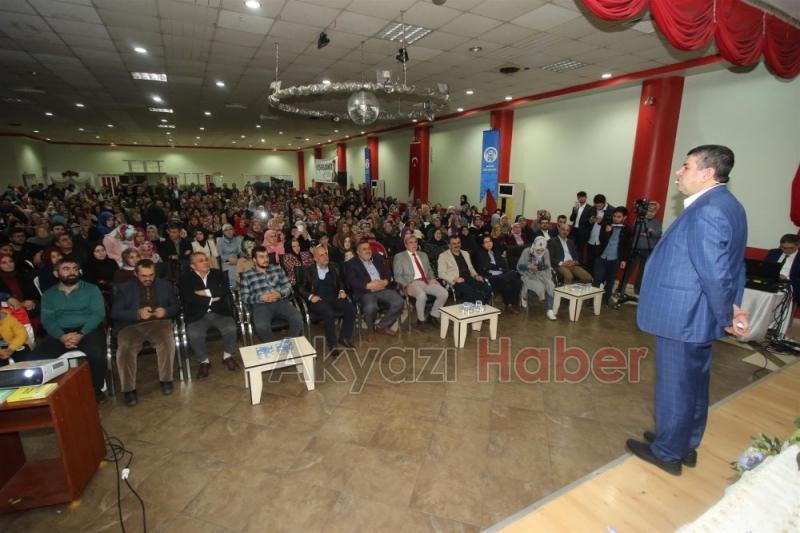 EĞİTİMCİ YAZAR ALİŞAN KAPAKLIKAYA AKYAZI’DA GÖNÜLLERE TAHT KURDU