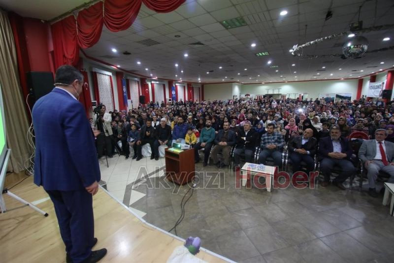 EĞİTİMCİ YAZAR ALİŞAN KAPAKLIKAYA AKYAZI’DA GÖNÜLLERE TAHT KURDU