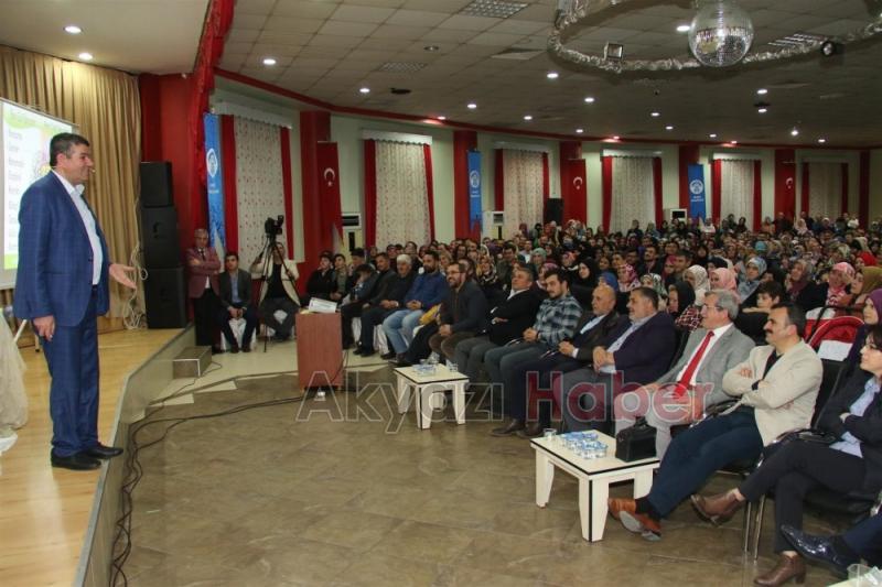 EĞİTİMCİ YAZAR ALİŞAN KAPAKLIKAYA AKYAZI’DA GÖNÜLLERE TAHT KURDU