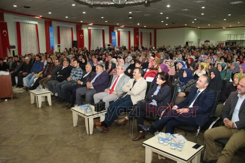 EĞİTİMCİ YAZAR ALİŞAN KAPAKLIKAYA AKYAZI’DA GÖNÜLLERE TAHT KURDU