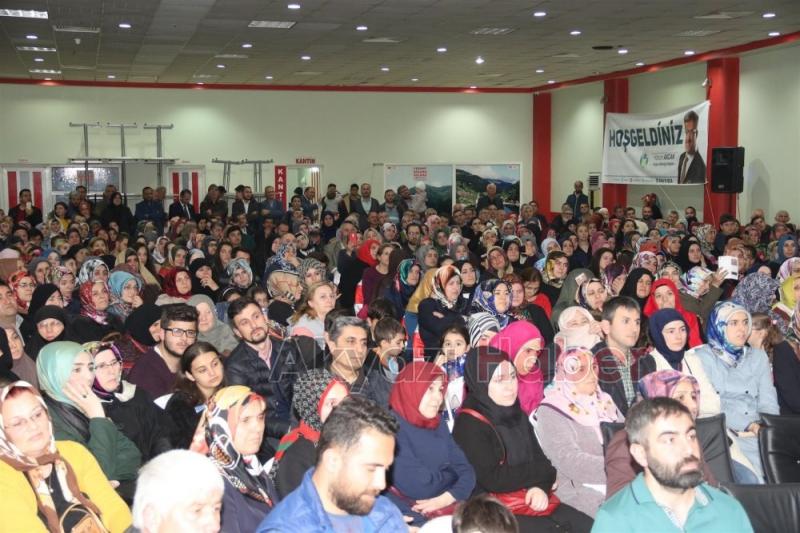 EĞİTİMCİ YAZAR ALİŞAN KAPAKLIKAYA AKYAZI’DA GÖNÜLLERE TAHT KURDU