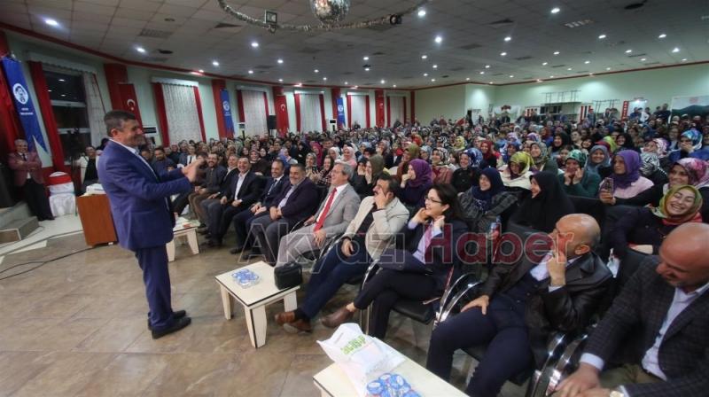 EĞİTİMCİ YAZAR ALİŞAN KAPAKLIKAYA AKYAZI’DA GÖNÜLLERE TAHT KURDU