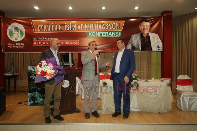 EĞİTİMCİ YAZAR ALİŞAN KAPAKLIKAYA AKYAZI’DA GÖNÜLLERE TAHT KURDU