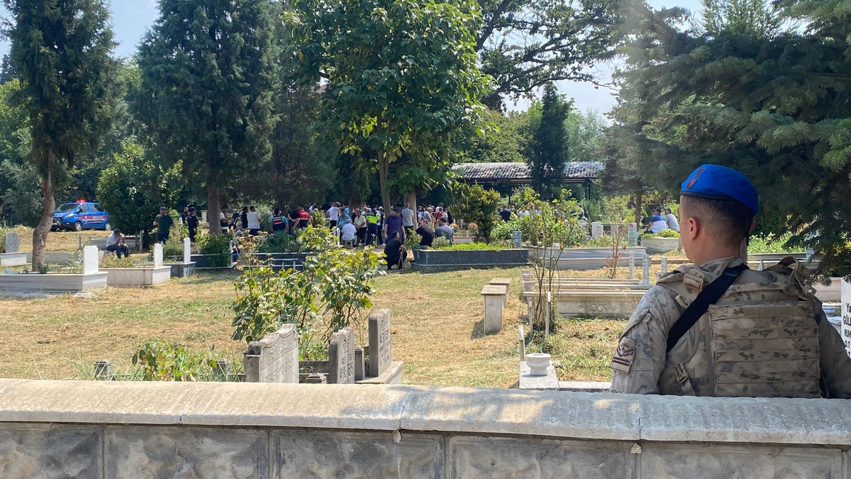 Ekinli'de gergin cenaze; Komandolar önlem aldı