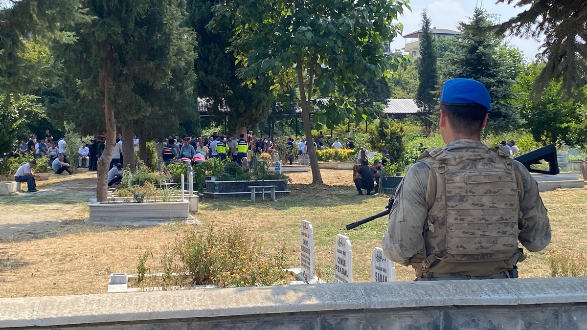 Ekinli'de gergin cenaze; Komandolar önlem aldı