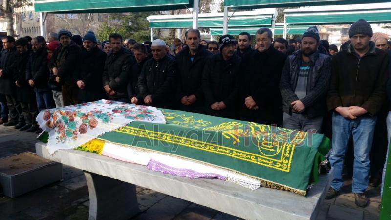 Ekrem Ailesi Büyüğünü dualarla uğurladı