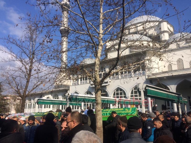 Ekrem Ailesi Büyüğünü dualarla uğurladı