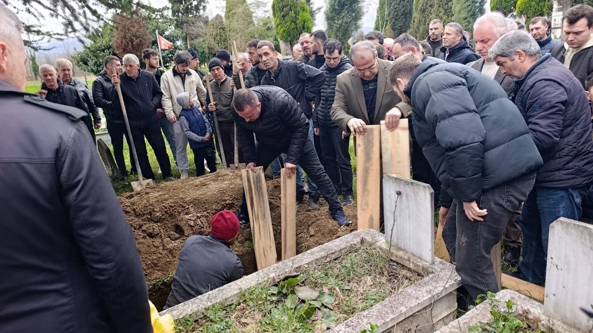 Ekrem Yılmaz Dualarla Son Yolculuğuna Uğurlandı.