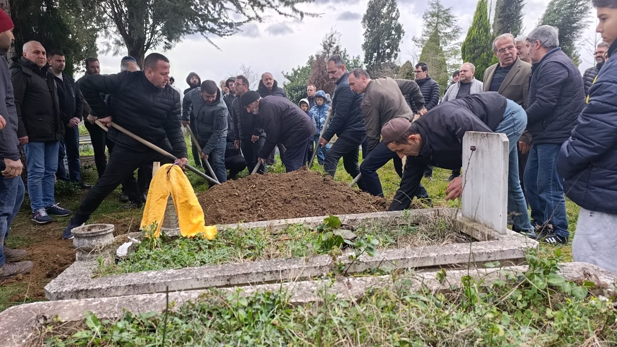 Ekrem Yılmaz Dualarla Son Yolculuğuna Uğurlandı.