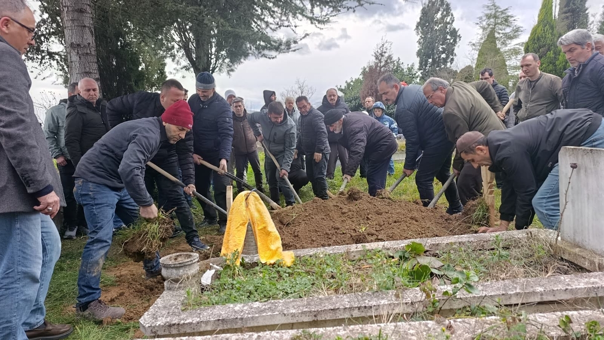 Ekrem Yılmaz Dualarla Son Yolculuğuna Uğurlandı.