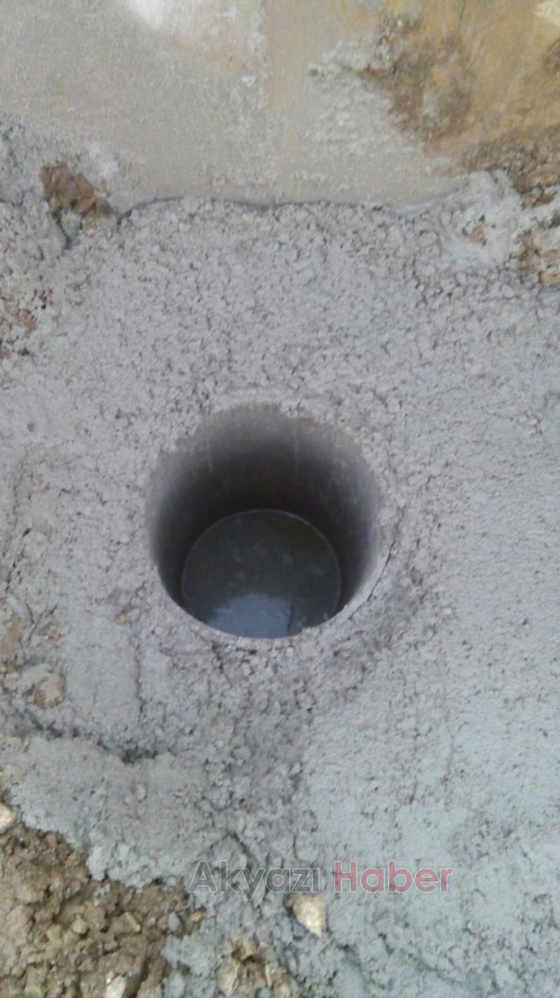 Elektrik Direği için Açılan Çukura Velilerden Tepki