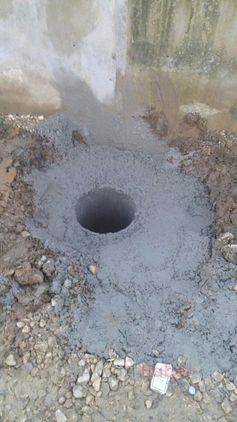 Elektrik Direği için Açılan Çukura Velilerden Tepki