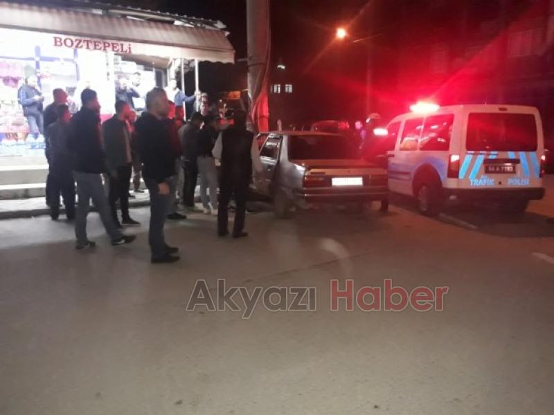 Elektrik direğine çarptı araç içinde sıkıştı 