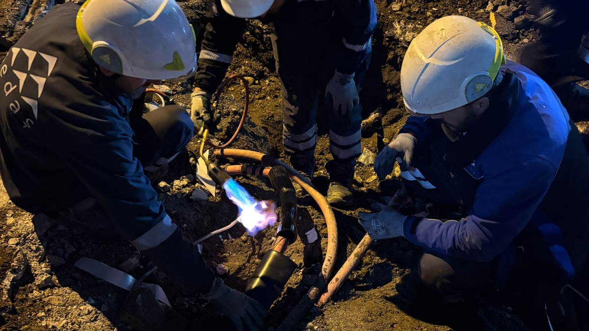 Elektrik kablosunu kopardılar 2 mahalle elektriksiz kaldı