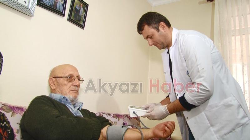 Eli öpülesi yaşlılara destek Büyükşehirden