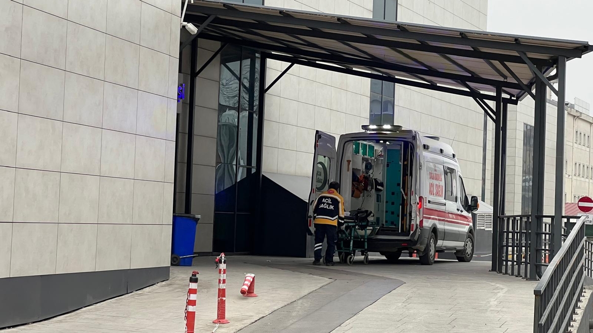 Emekli başkomiser evinde başından vurulmuş halde bulundu