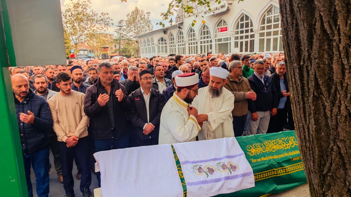 Emekli İmam Adil Keskin Toprağa Verildi