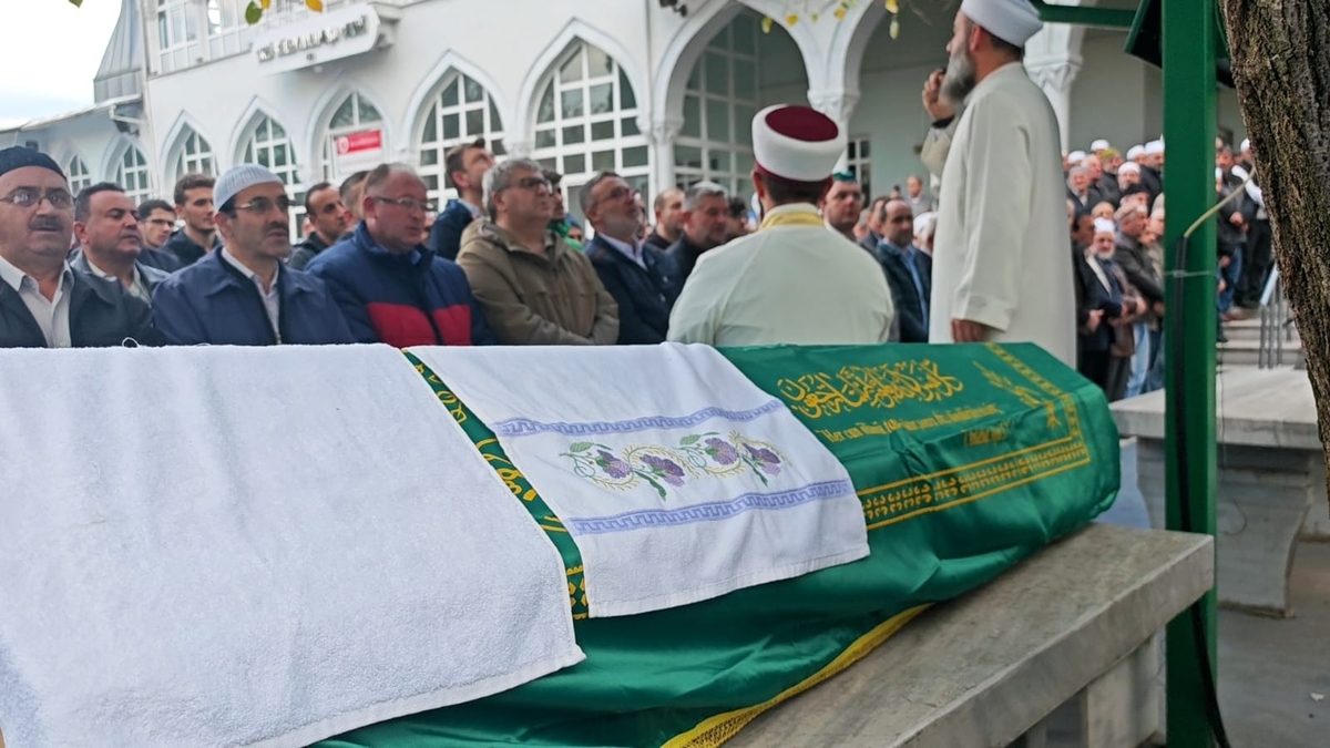 Emekli İmam Adil Keskin Toprağa Verildi