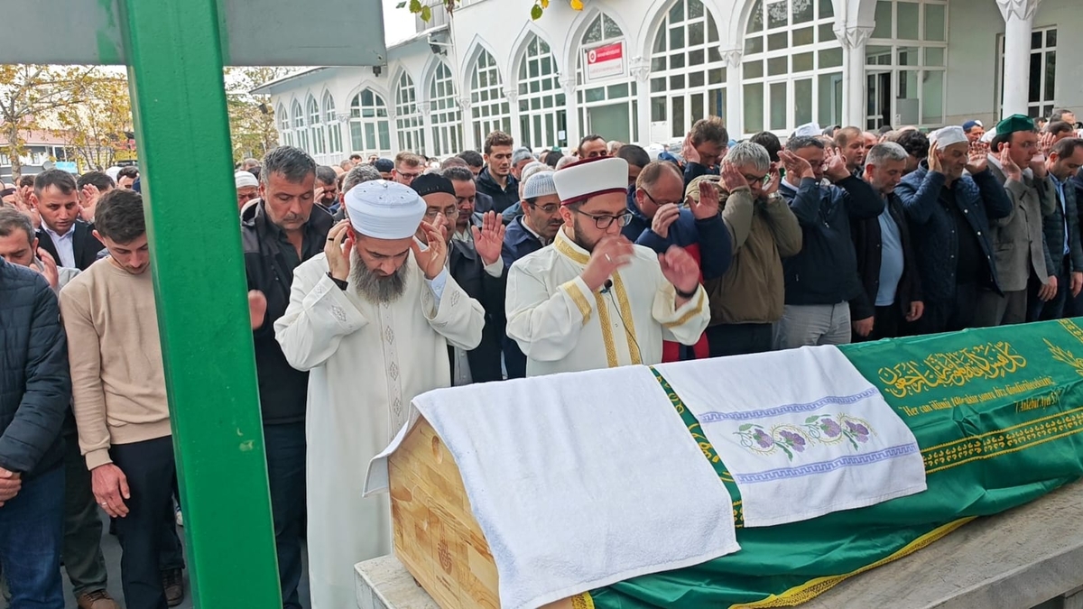 Emekli İmam Adil Keskin Toprağa Verildi