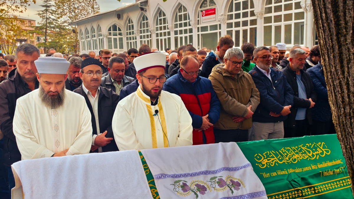 Emekli İmam Adil Keskin Toprağa Verildi